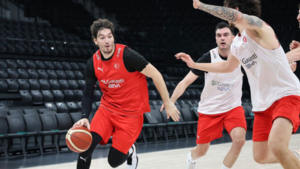 12 Dev Adam, Macaristanı konuk ediyor Ergin Atamanın kadrosu...