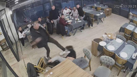 Balıkesirde restoranda gazeteciyi darbeden belediye meclisi üyesi gözaltına alındı