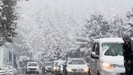 İstanbulda yüksek kesimlere kar yağdı