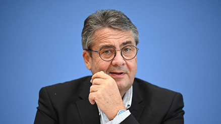 Gabriel’den SPD yönetimine tepki