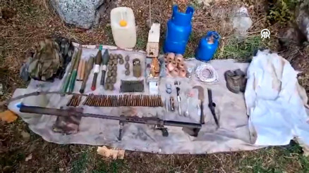 Pençe-Kilit Operasyonu bölgesinde teröristlere ait silah ve malzeme ele geçirildi