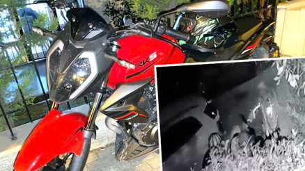 Avcılar’da motosiklet hırsızlığı kamerada Zinciri kırıp çaldılar