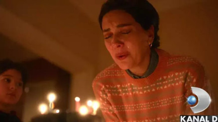 Bergüzar Korel hem söyledi, hem ağlattı Bergüzar Korel hem söyledi, hem ağlattı