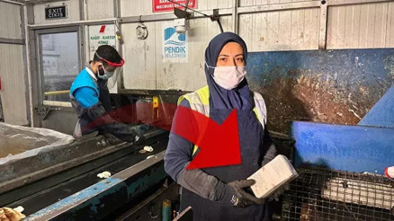 Pendik’te şaşırtan olay kamerada: Atık ayrıştırma merkezinde akıllı telefon bulundu
