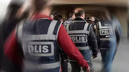 İstanbulda operasyon: Sosyal medya üzerinden silahlı paylaşım yapan 55 şüpheli gözaltına alındı