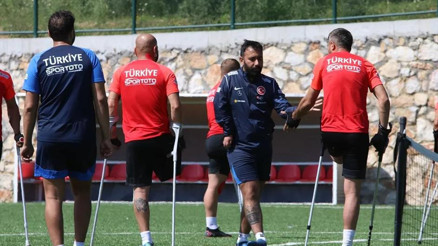 Engelleri ampute futbolla aştı
