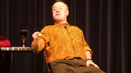 Şinasi Dikmen sahnelere dönüyor Şinasi Dikmen sahnelere dönüyor