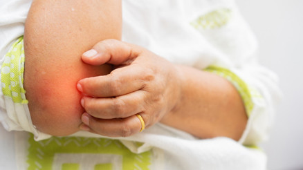 Kolu bir anda sebepsiz yere kaşınmaya başladı, hayatı kâbusa döndü Nedenini bulmak 4 yıl, tedavisini bulmak ise 10 yıl sürdü... Kolu bir anda sebepsiz yere kaşınmaya başladı, hayatı kâbusa döndü Nedenini bulmak 4 yıl, tedavisini bulmak ise 10 yıl sürdü...