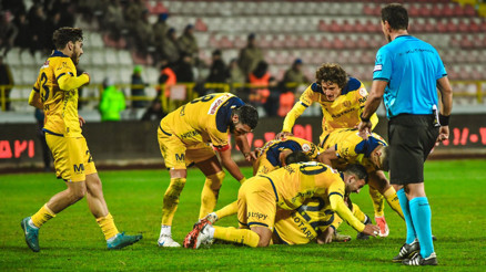 5 gollü düelloda galibiyet 90+5te geldi