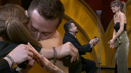 50. Pantene Altın Kelebek Ödül Töreninde romantik anlar... Sahnede sürpriz teklif