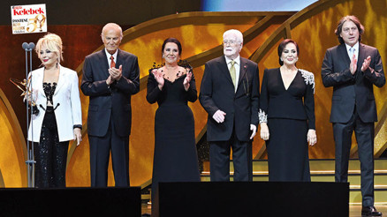 Pantene Altın Kelebekte Yeşilçam efsaneleri ayakta alkışlandı Pantene Altın Kelebekte Yeşilçam efsaneleri ayakta alkışlandı