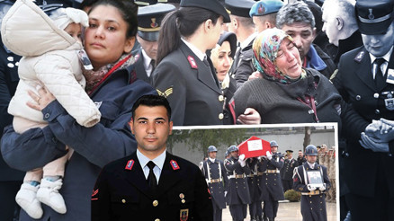 Adliyedeki saldırıda şehit olan uzman çavuş son yolculuğuna uğurlandı... Kahreden anlar: 8 aylık bebeği tabuta dokundu, eşi gözyaşlarına boğuldu