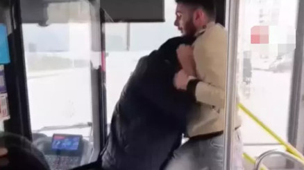 İETT otobüsünde kavga kamerada: “Dursaydın seni öldürecektim” diyerek tehditler savurdu