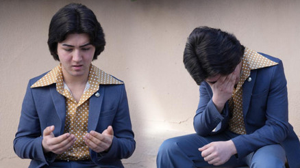 Ferdi Tayfurun 17 yaşındaki hayranı, Antalyada hastane önünde nöbet tutarak dua ediyor Ferdi Tayfurun 17 yaşındaki hayranı, Antalyada hastane önünde nöbet tutarak dua ediyor