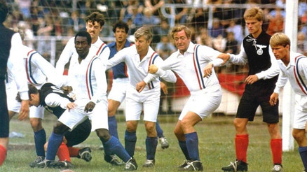 Zafere Kaçış filminin konusu nedir, oyuncuları kimler, hangi futbolcular oynadı Bu akşam ekranlara geliyor Zafere Kaçış filminin konusu nedir, oyuncuları kimler, hangi futbolcular oynadı Bu akşam ekranlara geliyor