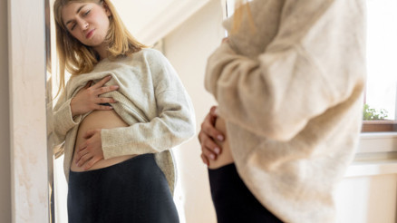 Regl dönemi şişkinliği sandı, ölümcül bir yumurtalık kanseri olduğunu öğrendi Karnından 16 litre sıvı boşaltıldı Regl dönemi şişkinliği sandı, ölümcül bir yumurtalık kanseri olduğunu öğrendi Karnından 16 litre sıvı boşaltıldı