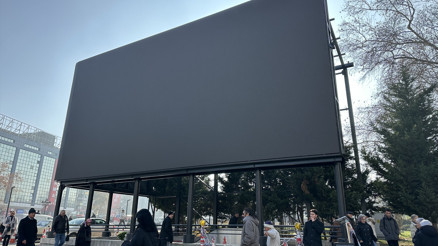 ABBnin Güvenparka diktiği reklam panosu, yargıya taşındı