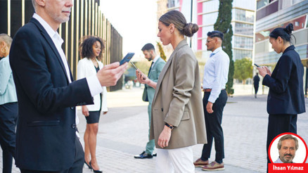 2024’ün kavramları: ‘Kalabalık yalnızlık’ ve ‘beyin çürümesi’ 2024’ün kavramları: ‘Kalabalık yalnızlık’ ve ‘beyin çürümesi’