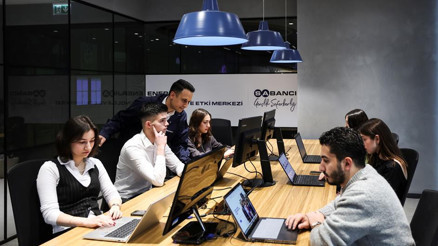 Enerjisa Enerji Teknoloji ve Etki Merkezi üniversiteli öğrencileri ağırlıyor Enerjisa Enerji Teknoloji ve Etki Merkezi üniversiteli öğrencileri ağırlıyor