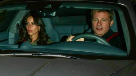 Sekiz yıl sonra nihayet boşandı... Yeniden evleniyor Genç sevgilisi ona çocuk bile verecek Sekiz yıl sonra nihayet boşandı... Yeniden evleniyor Genç sevgilisi ona çocuk bile verecek