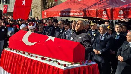 Şehit polis memuru Emirhan Aramış son yolculuğuna uğurlandı: Hakkını helal et aslanım