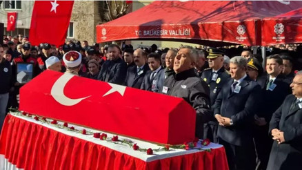 İstanbul’da trafik kazasında şehit olan polis memuru Emirhan Aramış, Balıkesir’de son yolculuğa uğurlandı