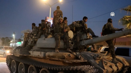 SMO, Barış Pınarı Harekatı bölgesindeki cephe hatlarına tank ve araç sevkiyatı yaptı