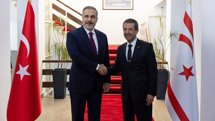 Dışişleri Bakanı Hakan Fidan, KKTC’de mevkidaşı Ertuğruloğlu ile görüştü Dışişleri Bakanı Hakan Fidan, KKTC’de mevkidaşı Ertuğruloğlu ile görüştü