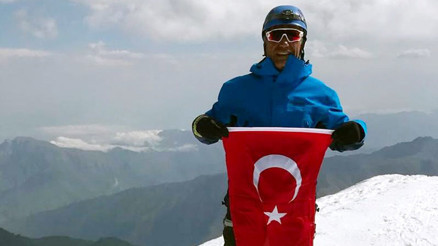 Kahreden olay Yıpranan Türk bayrağı için çıkmıştı: Dağda ölü bulundu