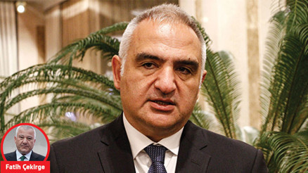 Bakan Ersoy: Ateş çemberinin ortasında mazeretsiz turizm geliri