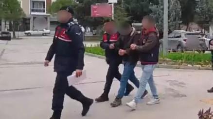 Gizli servis yalanıyla 1 milyon lira dolandıran ‘Komiser Kenan’, İstanbul’daki lüks rezidansta yakalandı Gizli servis yalanıyla 1 milyon lira dolandıran ‘Komiser Kenan’, İstanbul’daki lüks rezidansta yakalandı