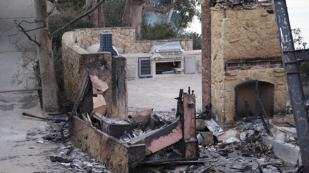 Servetinin yarısını eski karısına kaptırmıştı... Ünlü oyuncu işe gitti, döndüğünde artık bir evi yoktu... Eşyalarımın yükünden kurtuldum Servetinin yarısını eski karısına kaptırmıştı... Ünlü oyuncu işe gitti, döndüğünde artık bir evi yoktu... Eşyalarımın yükünden kurtuldum