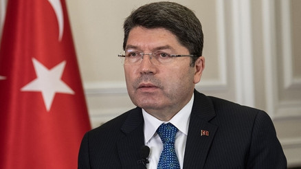 Adalet Bakanı Tunçtan muhalefete eleştiri: Bunların siyaseti kırmızı kart