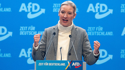 Minareye, ezana, başörtüsüne yasak istedi