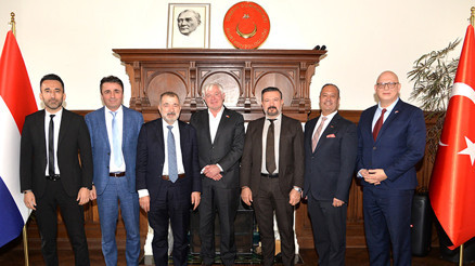 ‘Hollanda İle Türkiye arasındaki ticari ilişkileri üst düzeye getirmeliyiz’