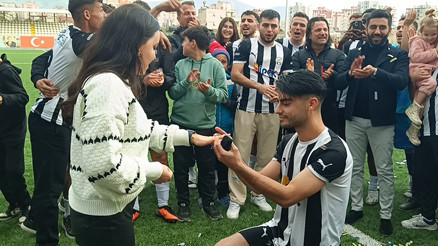 Adanadaki Amatör Lig şampiyonluk maçında evlilik teklifi