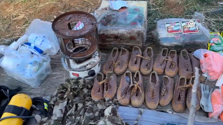 Irakın kuzeyinde teröristlerin kullandığı mağarada silah ve mühimmat ele geçirildi