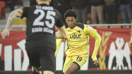 Çorum FK, İstanbulsporu 3 golle geçti