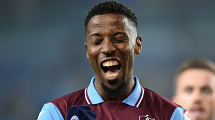 Simon Banza, Paul Onuachuyu geçmek üzere 3 gol kaldı...