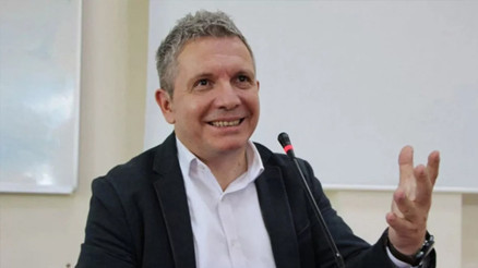 Sağlık Bakanlığından Erdoğan Arıkanın sağlık durumu ile ilgili açıklama Erdoğan Arıkan kimdir, kaç yaşında, nereli Canlı yayında kalp krizi geçirdi…