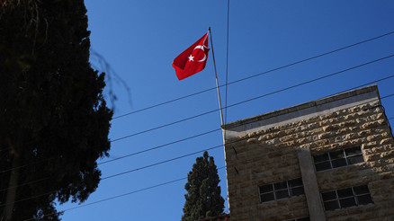 Halep Başkonsolosluğunda Türk bayrağı göndere çekildi
