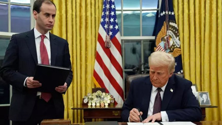 ABD Başkanı Donald Trump, yeni döneminde çok sayıda başkanlık kararnamesine imza attı ABD Başkanı Donald Trump, yeni döneminde çok sayıda başkanlık kararnamesine imza attı