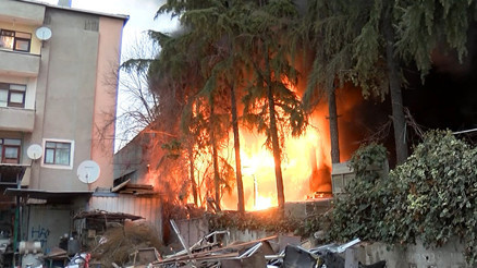 Maltepede imalathane deposunda yangın