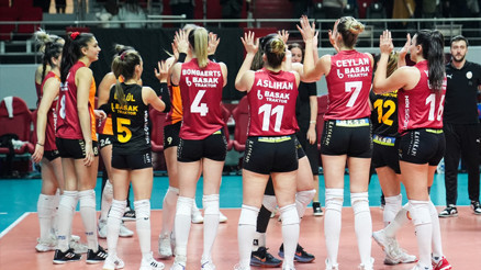 Galatasaray Daikin, Olympiakosu 5 sette devirdi