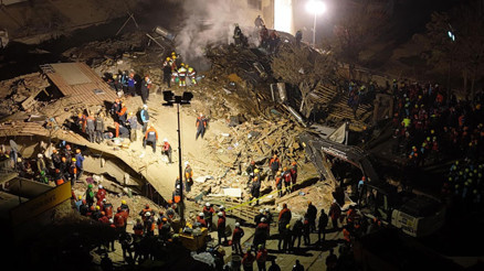 Kabine üyelerinden, Konyada çöken binaya ilişkin geçmiş olsun mesajı