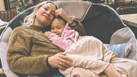 Üç sevgiliden üç çocuk doğurmuştu... Küçük kızı artık arkadaşı gibi