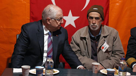 Bakan Gülerden, şehit Astsubay Üstçavuş Akıncının baba evine taziye ziyareti