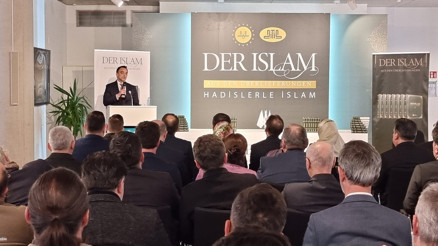 Almanca hadislerle İslam kitabı tanıtıldı