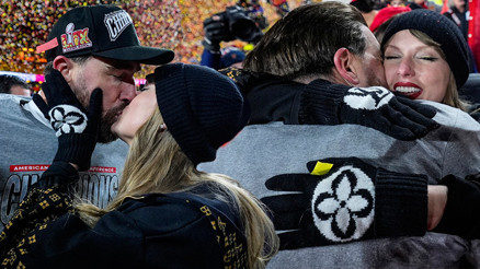 Şampiyona ilk öpücük büyük aşkından