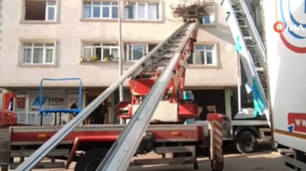 Kartalda 7 katlı binada çatlaklar oluştu Bina tedbir amaçlı tahliye edildi